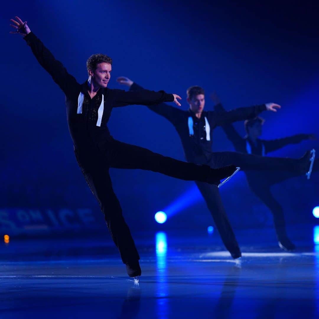 エヴァン・ベイツのインスタグラム：「Another weekend of shows coming up! Toronto, Hamilton, Kitchener…see you soon! 🇨🇦  #soi2023 #starsonice #canada #figureskating #tour」