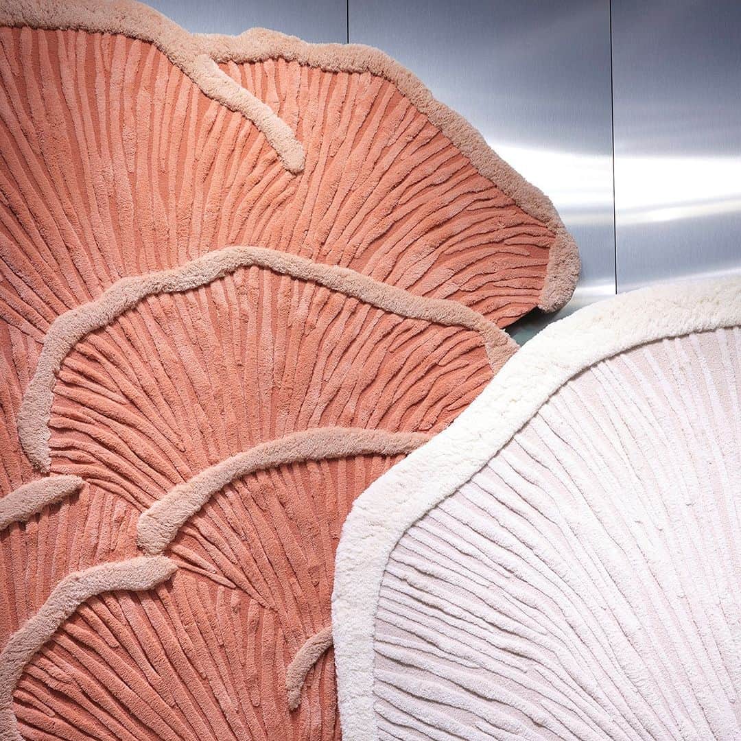 Design Milkさんのインスタグラム写真 - (Design MilkInstagram)「Give in to the “cottagecore” aesthetic with @jovdesign's M-SHWY rug collection designed by Berlin-based @ruby_marylennox! 🍄✨ Mushrooms have been imparting their fungi energy across fashion, health, food, and pop culture lately, but the mycological motif has only been sporadically found within the realm of high design, making this collection especially captivating. Presented for the first time at #MilanDesignWeek2023, you can now check out the collection for yourself! \\\ Photography by @frankstelitano.  Head to our link in bio to learn more about the three different mycologically themed rugs! 🔗  #jovdesign #mushroom #mushroomrug #mushroomrugs #rugs #rugdesign #handmade #handmaderug #handmaderugs #studiomarylennox」5月6日 1時57分 - designmilk