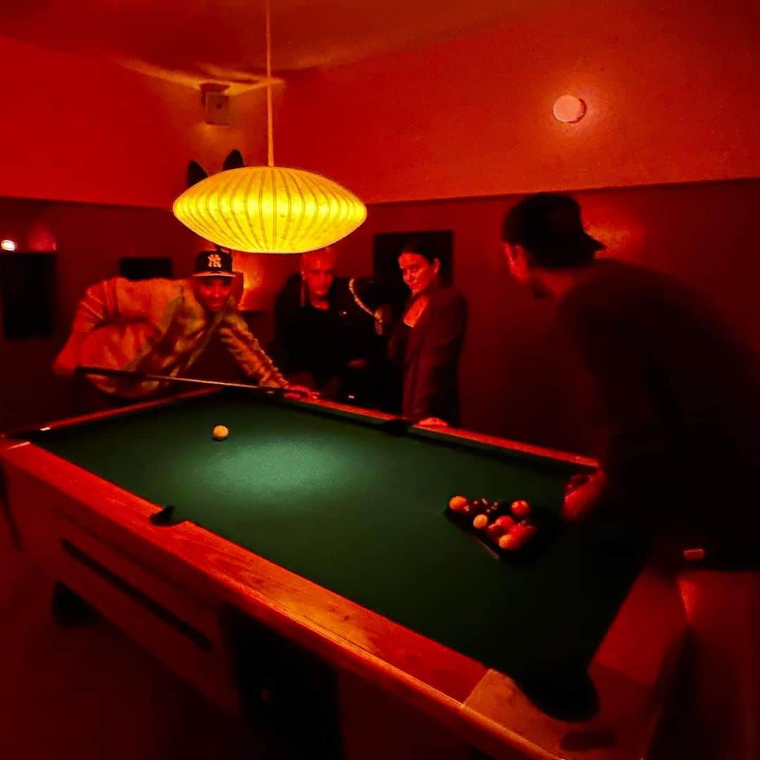 ニック・グリムショーさんのインスタグラム写真 - (ニック・グリムショーInstagram)「I can’t believe I’m writing this but…last night I won a game of pool. Absolutely beside myself.」5月6日 2時11分 - nicholasgrimshaw