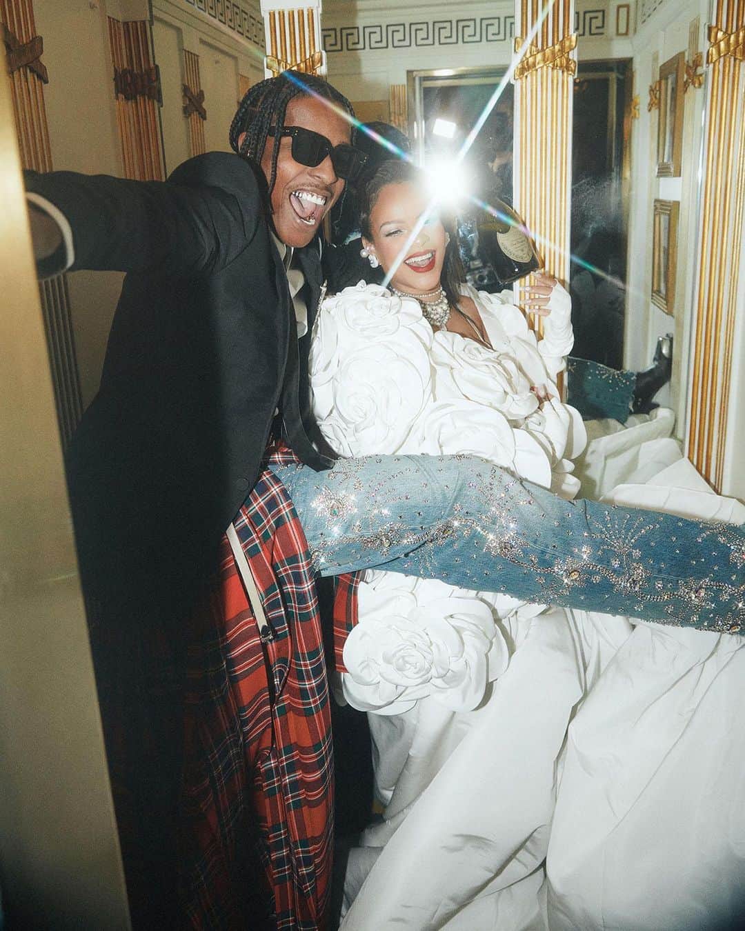 リアーナさんのインスタグラム写真 - (リアーナInstagram)「shout outz 2 the bridal party….here come de bride #idoKARL #METgala2023」5月6日 2時12分 - badgalriri