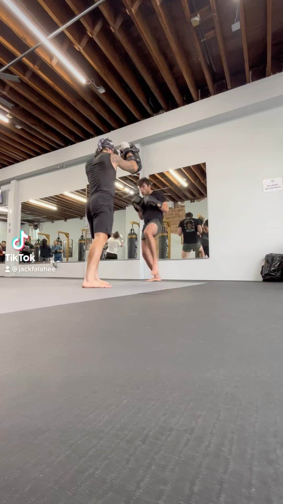 ジャック・ファライーのインスタグラム：「Harder better faster stronger」