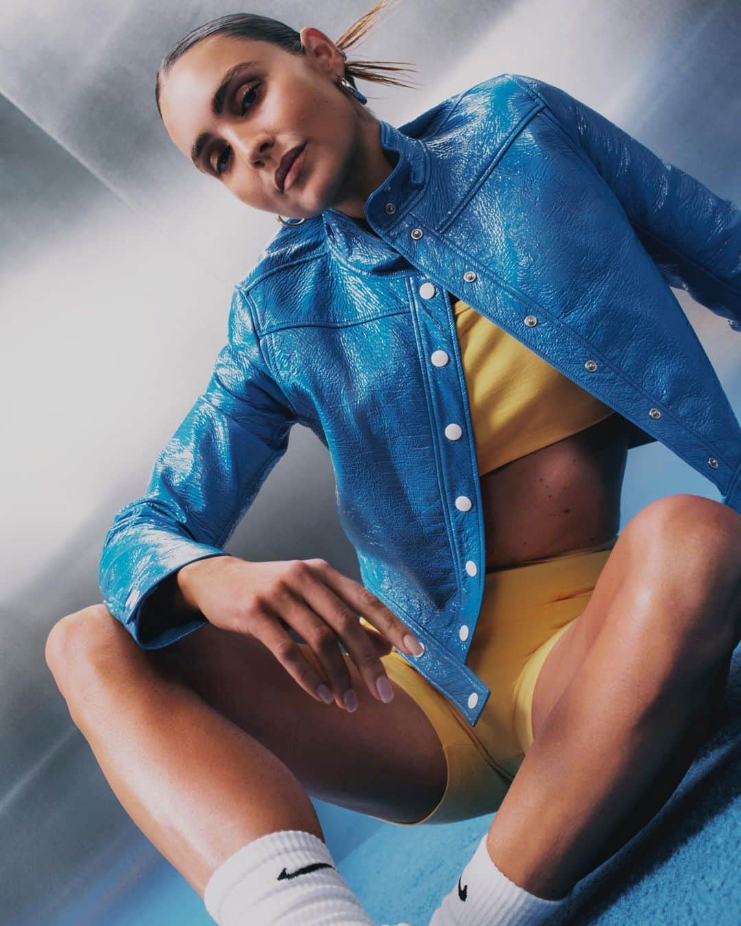 Kirsty Godsoのインスタグラム：「10+ years together and you’re still my favourite 🥹🫶🏼✨  Thank you @nikewomen for not only having me as part of this iconic shoot but for growing up with me. I owe my life to sport and movement and I’m forever thankful to be a voice for encouraging others to find their confidence, energy and power in their health too.  If you think you’ve seen the sauce from us, hold tight for what’s coming 💚⚡️✨ #nikewomen 📸 @renellaice  Styling @gabriellak_j」
