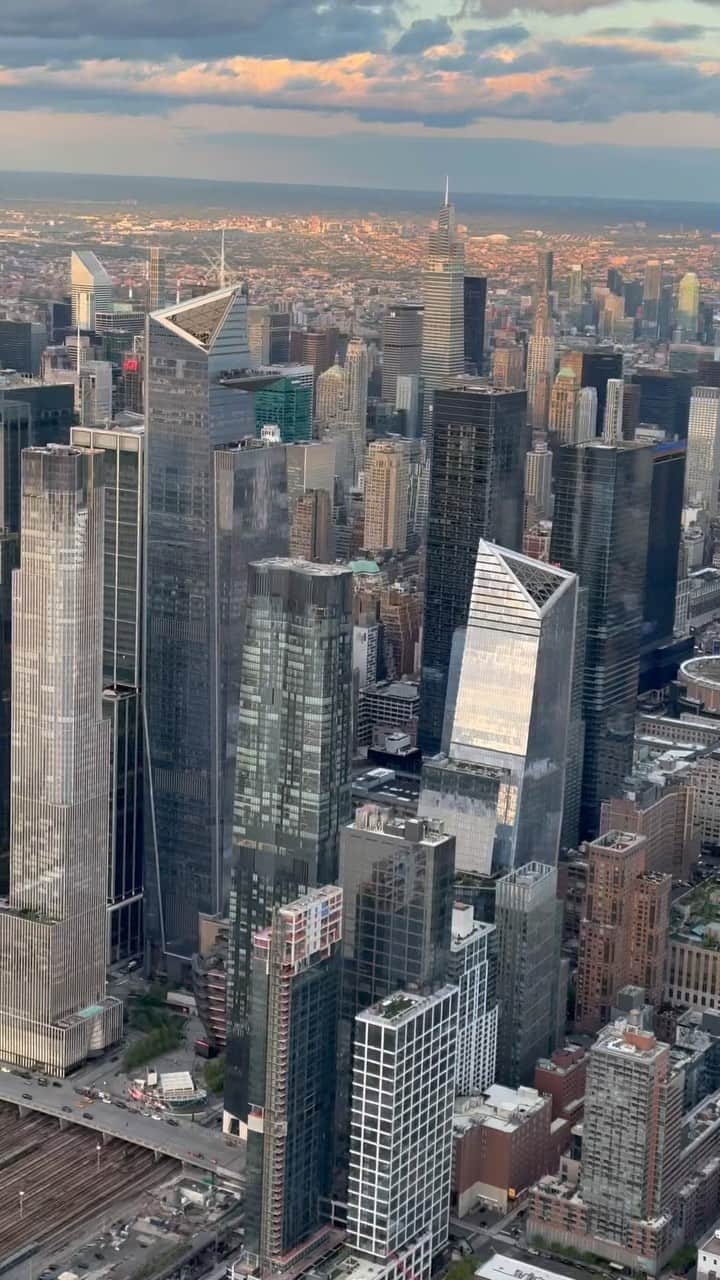 nyonairのインスタグラム：「A good time to fly 🚁😎   #reels #reelsinstagram #nyc #newyorkcity」