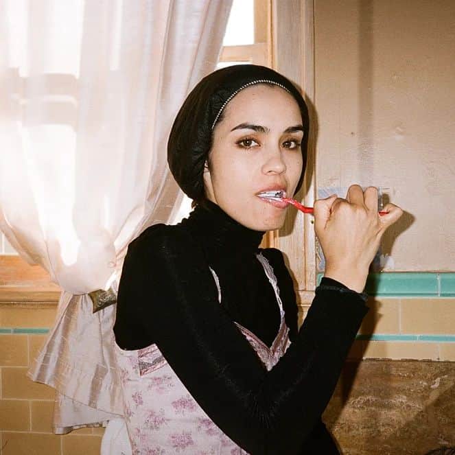 シャニン・ソサモンのインスタグラム：「#flashbackfriday #brushyourteeth」