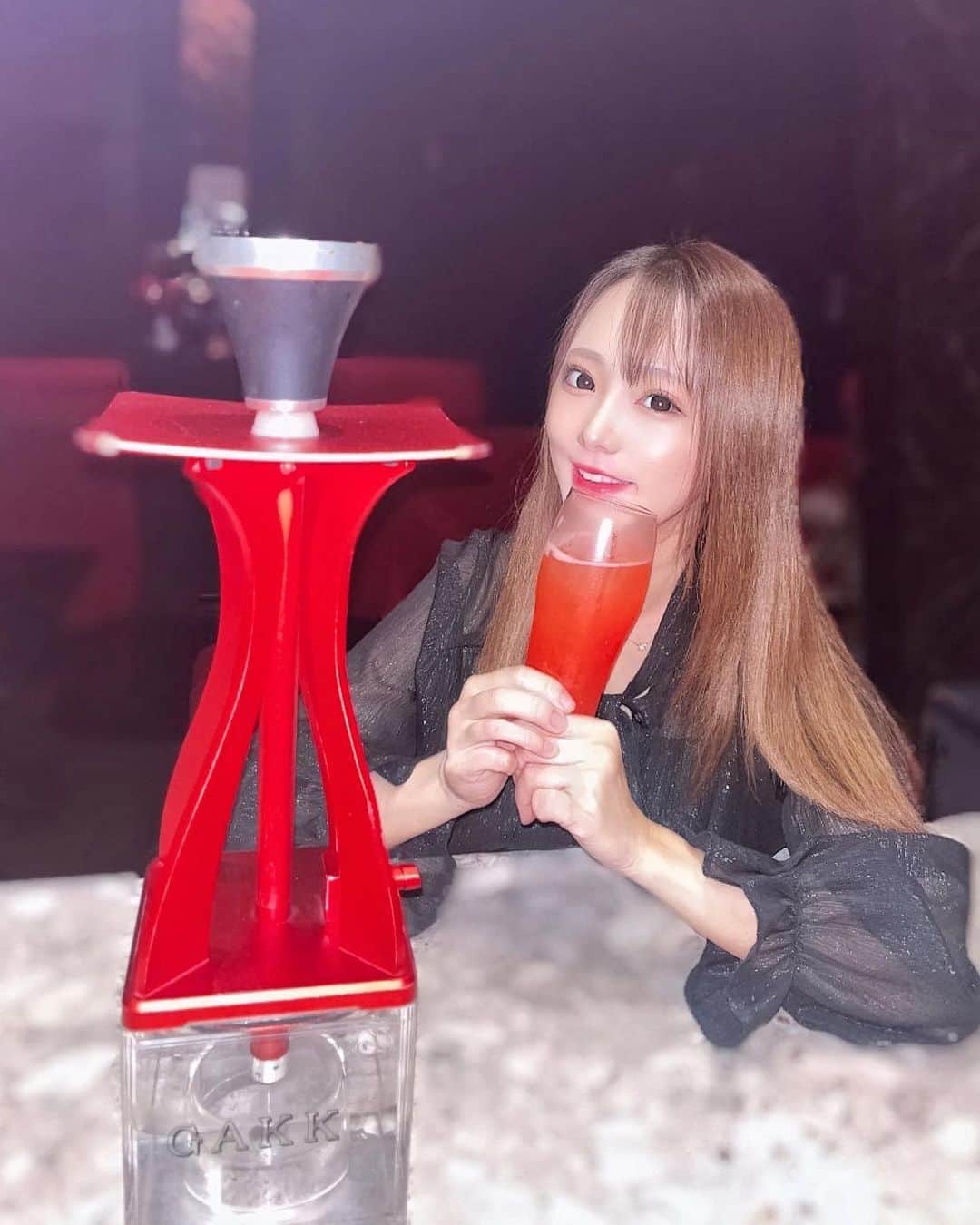 のインスタグラム：「. . 本当毎日よく飲むわぁ自分www🤣 . . 12日連続営業本日ラストです！！！ 明日から5日間お休みいただきます🙇‍♀️ . . GWの締めにぜひ乾杯してください🥂❤️ . . .  #GW #アラサー #アラサー女子 #お酒好き #酒好き女子 #シーシャバー #バーオーナー #女性経営者 #ストレートヘア #山梨 #山梨バー #山梨Bar #山梨シーシャ #フォロワー増やしたい #instagood #likesforlike  #followme」