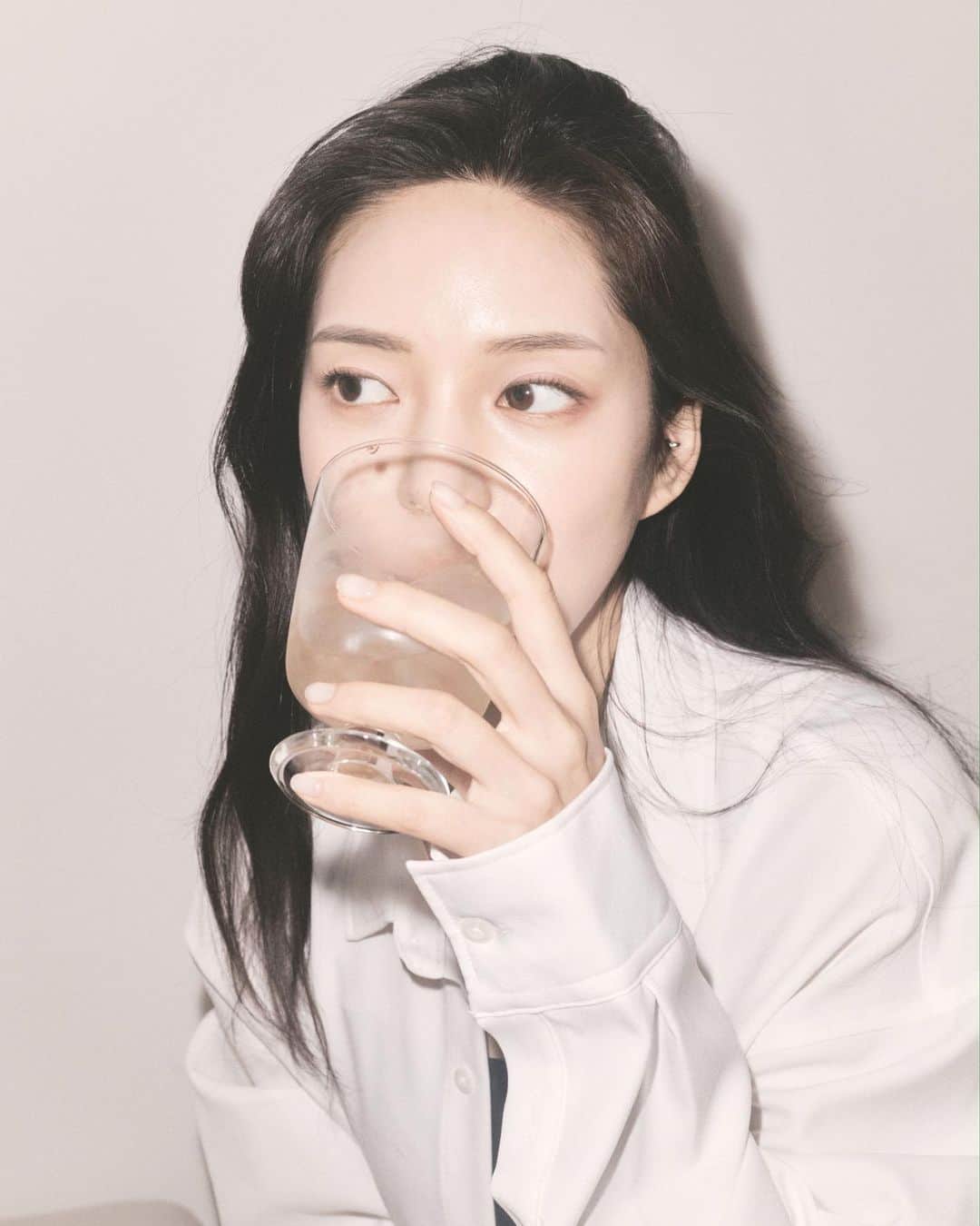 のインスタグラム：「🥃 . . Artist @jogabin_1011 Jo Ga Bin Director @trybe_kitae Lee Ki Tae (TRYBE) Photographer @__leejaehee Lee Jae Hee Stylist @sooksmell_stylist Jo Hye Su Hair & Make up @free._.so Jeon So Jin」
