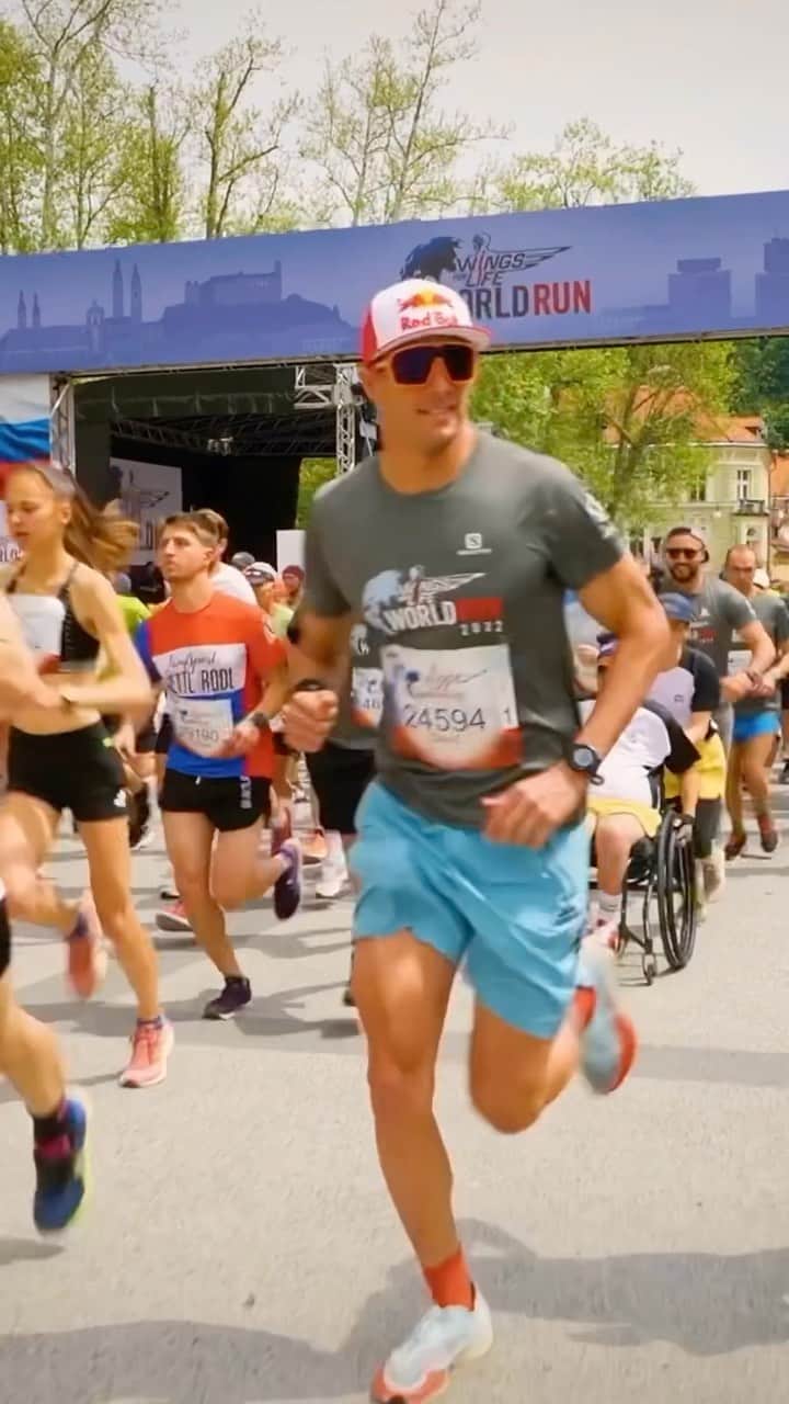 レッドブルのインスタグラム：「the big day has almost arrived 🤩 join us for the 2023 Wings for Life World Run tomorrow to take part in the world’s biggest race, and all for a brilliant cause 🔥  sign up at the 🔗 link 🔗 in @wflworldrun’s bio 🏃  #redbull #givesyouwiiings #wingsforlife #wingsforlifeworldrun #wflwr #running #fitness #spinalcordinjury」