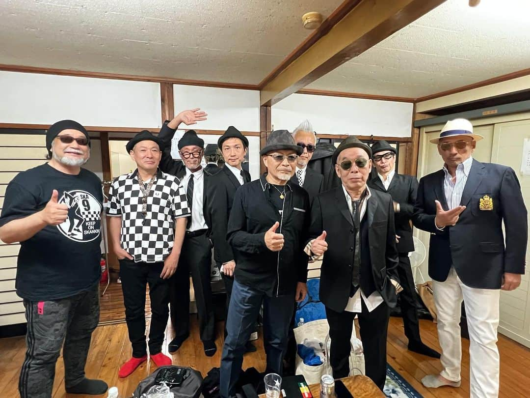 小野瀬雅生さんのインスタグラム写真 - (小野瀬雅生Instagram)「2023年5月5日、SKA9@熱海芸妓見番たたみラウンヂ「アタミ・ミュージックホール」ありがとうございました☆終盤は久しぶりに剣さんも一緒に☆サイコーでした☆DJ横山剣もヤナギヤ&ラットボーンズも盛り上がりました☆楽しかったです☆また逢いましょう♫ #ska9 #熱海芸妓見番 #たたみラウンヂ #剣さん #dj横山剣 #ヤナギヤアンドザラットボーンズ #アタミミュージックホール #サイコー #ありがとうございました #また逢いましょう♫」5月6日 14時17分 - onosemasao