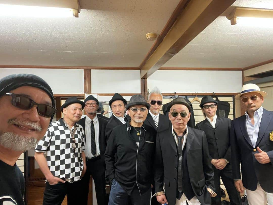 小野瀬雅生さんのインスタグラム写真 - (小野瀬雅生Instagram)「2023年5月5日、SKA9@熱海芸妓見番たたみラウンヂ「アタミ・ミュージックホール」ありがとうございました☆終盤は久しぶりに剣さんも一緒に☆サイコーでした☆DJ横山剣もヤナギヤ&ラットボーンズも盛り上がりました☆楽しかったです☆また逢いましょう♫ #ska9 #熱海芸妓見番 #たたみラウンヂ #剣さん #dj横山剣 #ヤナギヤアンドザラットボーンズ #アタミミュージックホール #サイコー #ありがとうございました #また逢いましょう♫」5月6日 14時17分 - onosemasao