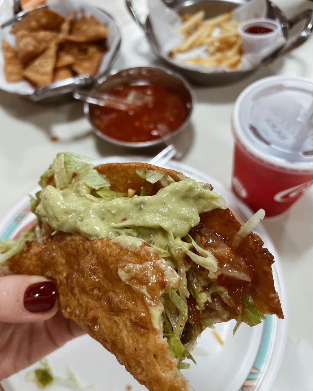 正中雅子のインスタグラム：「🌮🍟🥤  初日はDFS(一瞬)🛍→セニョールターコ🌮→アメリカンヴィレッジでポケモン探し&ポーたま🍙→三矢本舗サーダーアンダキー🍩  で、15:00ホテルチェックインのスムーズなスケジュール✌️  どれも　@amiharunaami 夫婦のおすすめコースで間違いなかった🫶  #セニョールターコ #アメリカンビレッジ#ポケモン#ピカチュウ  #ぽーたま #三矢本舗  #沖縄#okinawa #masacotravel」