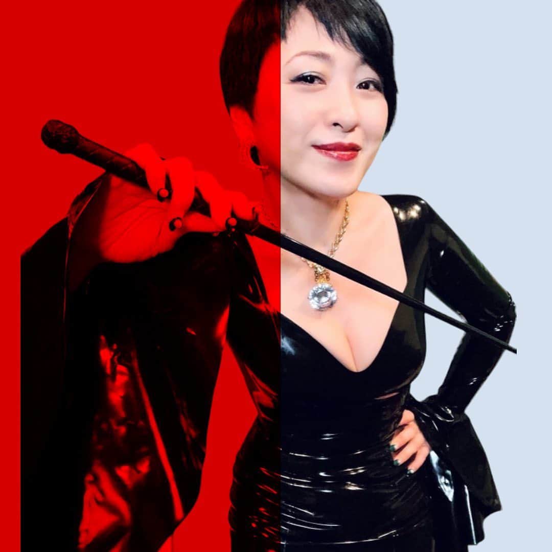 のインスタグラム：「【イベント情報】  2023/5/6 5/6(ゴムの日)  今夜はデパＨ @goghimaizumi   @kurage_latex_art  kurage showtime 26:00〜では ラバリスト参加型ステージもあるらしいです🖤  鏡ゆみこさんは ラバーエリアの バウンサーで入ります。 (MARQUIS & HAVEY RUBBER  取材も!)   BabyDollTokyo 💎ネックレス、イヤリング。 コチラのお写真、ラバー姿のゆみこさんを 彩るお手伝いができて嬉しく、 ご着用有難う御座います💚💎  乗馬鞭姿にもグッときます。 ビューティフル‼️‼️  - - - - - 🥀🥀🥀 - - - - -  《 ABOUT 緑川ミラノ 》 日常にセクシーとゴージャスを🫦🌹 オンラインセレクトショップ 「Baby Doll Tokyo -mirano BOTE-」運営  天然バロックパールのアクセサリーショップ 「Freya-フレイヤ-」でも女性の美を応援中💋  不定期開催のポップアップストアなどについて まとめてあります🖤  スタイリスト、スタイリング コーディネート提案✨ コルセット・着用体験ライブトークショー⌛️ お仕事のご依頼はお気軽にDMで💌✨  - - - - - 🥀🥀🥀- - - - -  #緑川ミラノ #マダムミラノ #美と退廃 #コルセット #コルセット生活 #コルセットコーデ #フェティッシュ #フェティッシュファッション #corset #corsetdress」