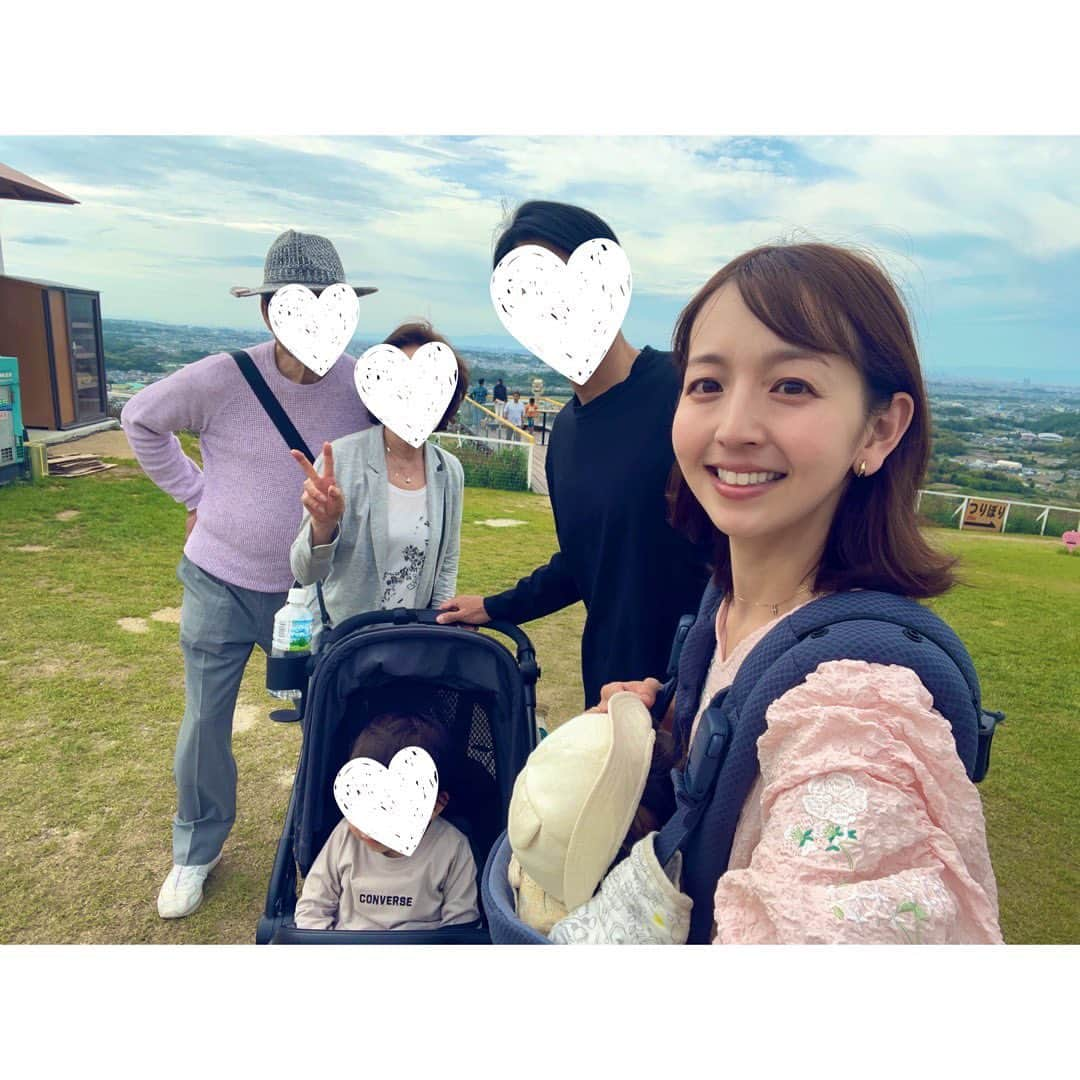 伊藤弘美のインスタグラム：「☺︎ ⁡ 大阪のじいじばあばとワールド牧場へ！ ⁡ 動物大好きな息子、 いろんな動物たちを近くでじっくり見たり👀　 優しくタッチしてみたり…🐏🐖🐐✨ ⁡ 乳搾り体験もできました🥛✨ 牛さんありがとう〜🤍 ⁡ ⁡ ⁡ #GW #家族でお出かけ　#ワールド牧場　#大阪  #女の子ベビー　#女の子ママ　#男の子ママ　 #育児　ほぼ#2歳歳差育児」