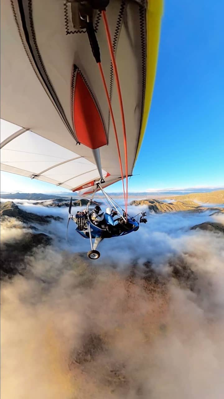 クリス・バーカードのインスタグラム：「Coasting through open air in an ultralight aerial trike with @shotsfromabove gives unhinged access to some of the most intimate views… exposing details of the landscape recently changed by significant rainfall over the winter. Documenting this area of California for @natgeo feels extra special - owing to the fact that these lands are less than an hour from my home and have provided years of adventures for me… I can safely say I’ve never seen them so lush and beautiful」