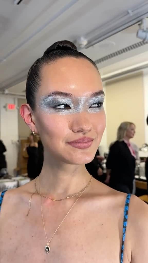 Too Facedのインスタグラム：「Gorgeous before & after! 😍✨ Obsessed with this makeup look from the #MetGala Baz Luhrmann Production ❤️ #toofaced #tfcrueltyfree」