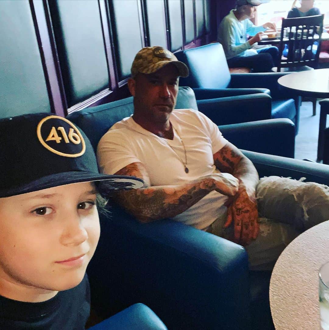 ジャクソン・ビーバーのインスタグラム：「Out for dinner with my dad. #justthetwoofus」