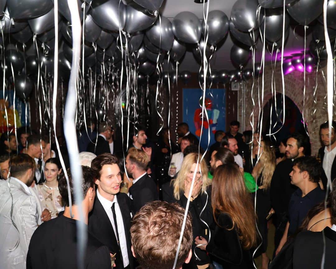 ステラ・マッカートニーさんのインスタグラム写真 - (ステラ・マッカートニーInstagram)「MET GALA: Our after-party was a Stellabration of fashion, friendship and Karl Lagerfeld, co-hosted by Stella and Baz Luhrmann (@BazLuhrmann).   Discover more at stellamccartney.com.  Credits Shot by Matteo Prandoni (@MatteoPrandoni)  #StellaMcCartney #MetGala #MetGala2023 #StellaWinter23 #InStella」5月6日 7時06分 - stellamccartney