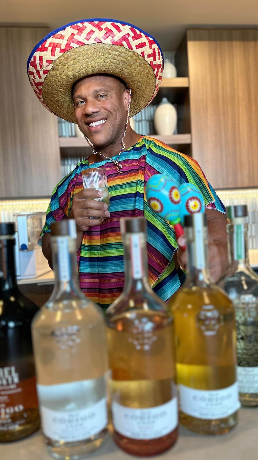 Phil Heathのインスタグラム：「HAPPY CINCO DE MAYO!!!!! 🇲🇽  I’m making two of my favorite drinks- @codigo1530 Spicy Mango Lemonade with our Rosa Blanco and a Smoked @codigo1530 Mezcal Old Fashioned without the Cherry 😏   We wish you happy and safe drinking! #HastaLaCruz 🥃」
