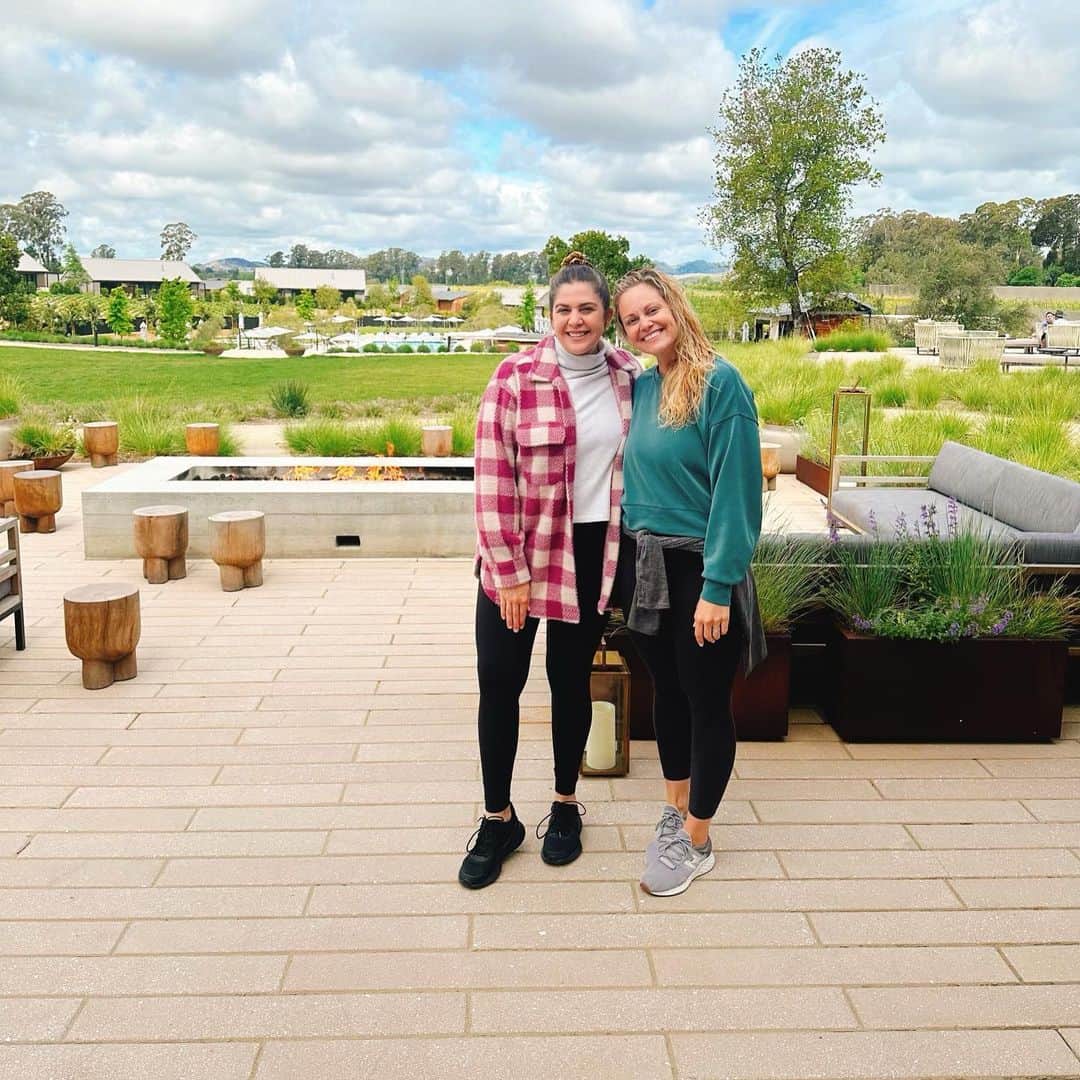 ヒラリー・スコットさんのインスタグラム写真 - (ヒラリー・スコットInstagram)「Heart filled to the brim with gratitude after quality time in Northern California with my sister @daniellewalker! Thanks for the amazing experience @stanlyranchauberge ✨🙌」5月6日 7時28分 - hillaryscottla