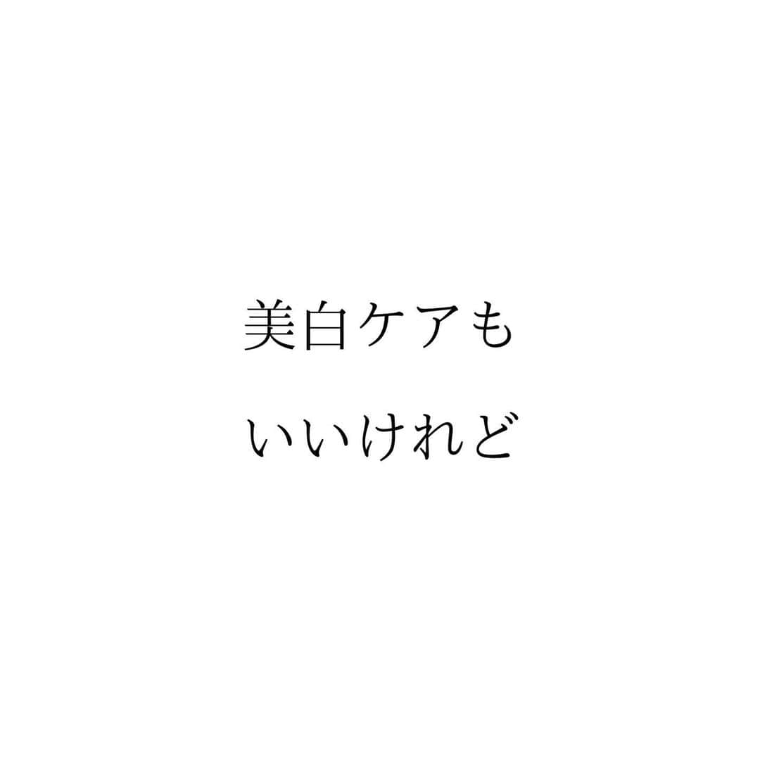 堀ママさんのインスタグラム写真 - (堀ママInstagram)「5月6日は二十四節気の 立夏ね  まさに夏の扉が開くの  美白ケア・紫外線ケアも 大切だけど 過剰になりすぎると 別のところで支障が出てくるから 気をつけましょ  強力なUVケアをしてると ビタミンDが不足しちゃうわ  ビタミンDは女性にとって ものすごく大切で 不足すると 女性ホルモンのバランスも 悪くなりやすいし 妊娠力も下がって PMSも悪化するのよ  更年期以降は 不足すると骨量の低下が加速するし 認知症やうつにもなりやすくなると 言われてるのよ  夏なら1日に30分くらい半袖短パンで 日光を浴びるとビタミンDの必要量が 十分に補えるわ  紫外線が弱い朝のうちに 30分くらいウォーキングとかで 日光浴をするのがおすすめね  ためらいのヴェールも 紫外線よけのヴェールも やりすぎはノンノンノンよ  過剰なルールで 自分をがんじがらめにしないで 太陽浴びて 体も心も健康に 光り輝きましょ！  #立夏 #夏の扉 #紫外線 #美白 #uvケア #ビタミンd #妊活 #ベビ待ち #不妊治療 #更年期 #女性ホルモン #ホルモンバランス #うつ #認知症 #しあわせ #セロトニン #pms #生理   #大丈夫」5月6日 7時32分 - hori_mama_