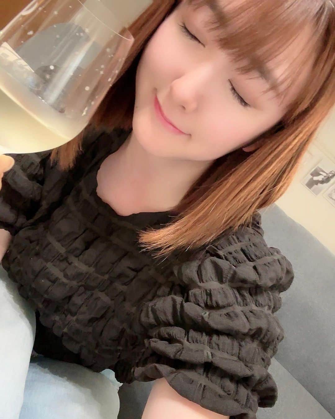 星野もえのインスタグラム：「▼  𝑮𝑾 𝑆𝑇𝐴𝑅𝑇 ▷▷▷  🍷🫣🌙  #gw#ゴールデンウィーク #ゴールデンウィーク2023 #ゴールデンウィークの過ごし方  #夜更かし#自撮り女子#おうちじかん」