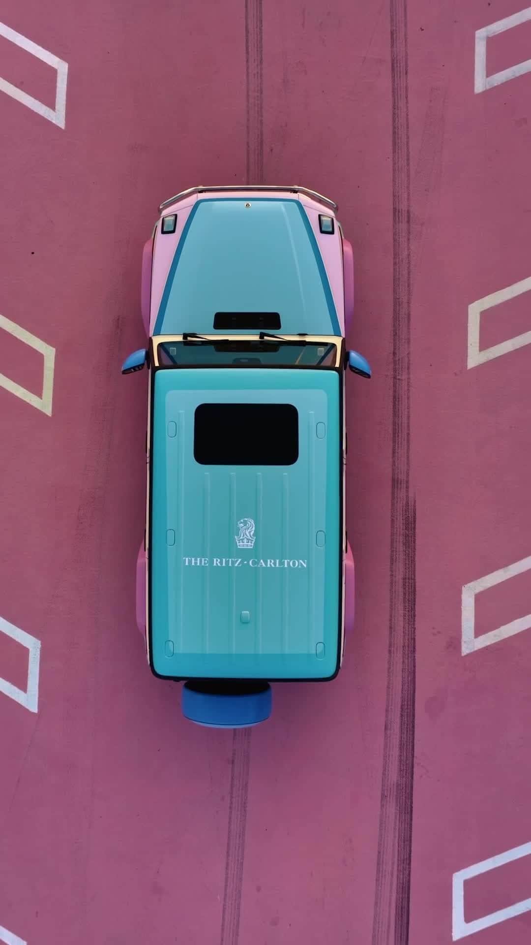 リッツ・カールトンのインスタグラム：「Making a splash in Miami  Starting on the shores of @ritzcarltonsouthbeach, we’re touring the magic of Miami with @mercedesamgf1 to set the stage for a weekend of excitement during the Miami Grand Prix.」
