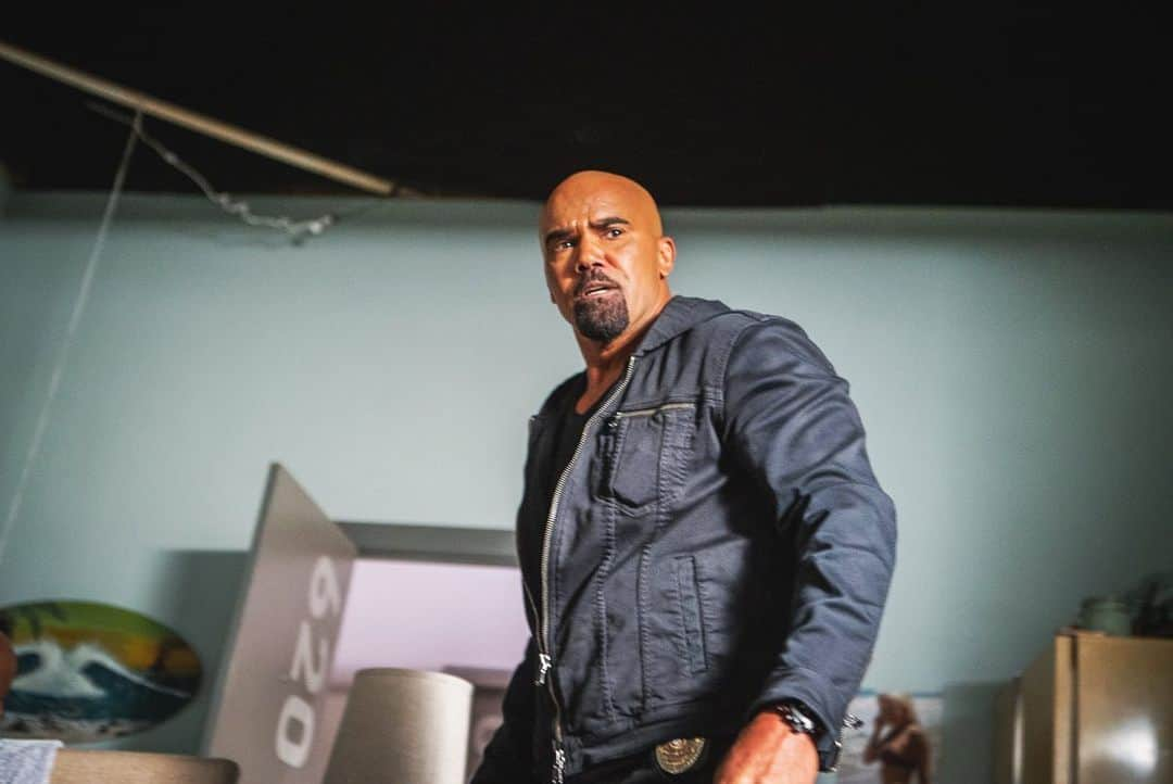 シェマー・ムーアさんのインスタグラム写真 - (シェマー・ムーアInstagram)「It’s that time baby!!! @swatcbs Friday starts now!!! Let’s Go!!! 👊🏽👊🏽🔥🔥💯💯」5月6日 9時05分 - shemarfmoore