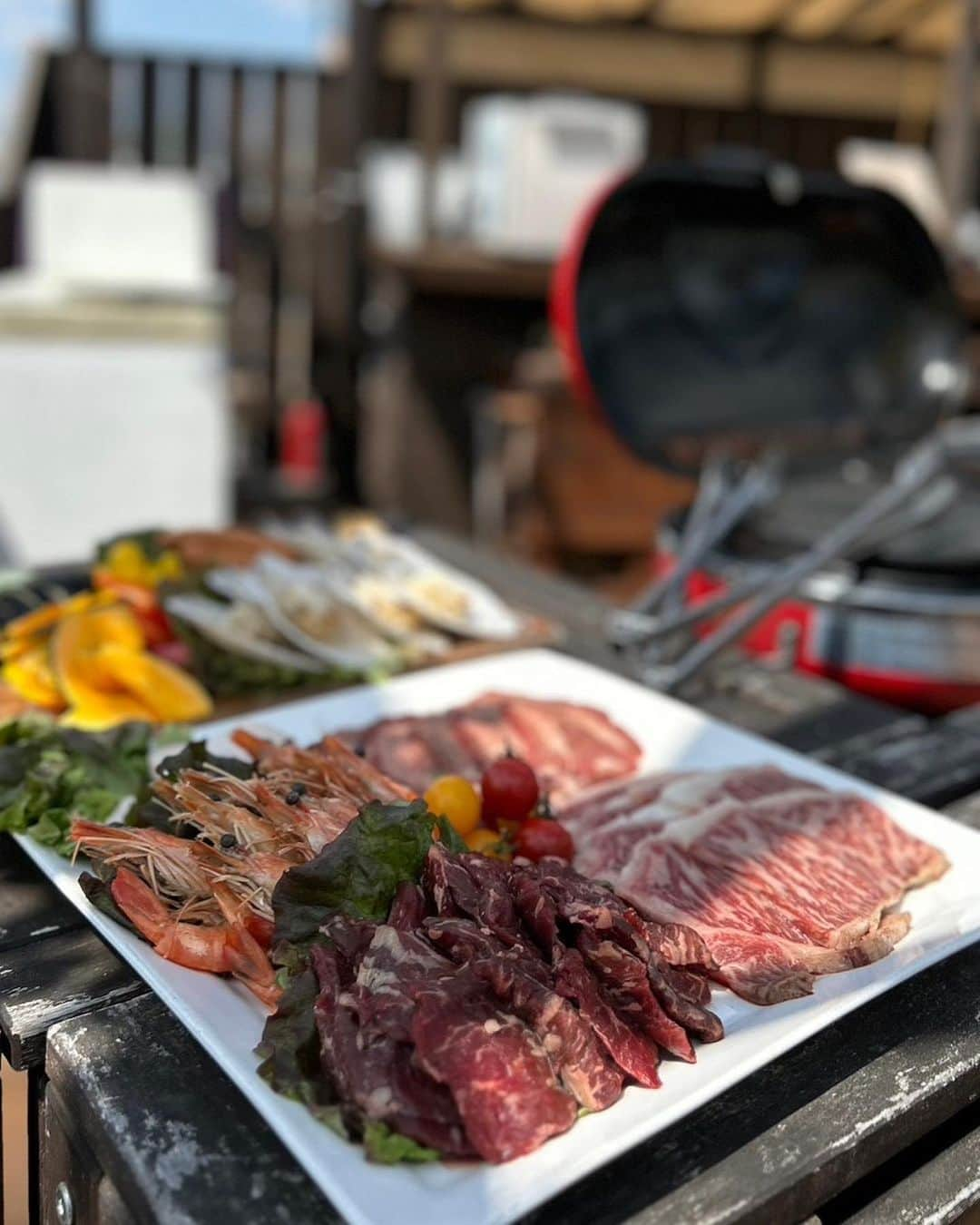 折原みかさんのインスタグラム写真 - (折原みかInstagram)「シャルール表参道のBBQ🍖 5月はめっちゃお得😳😳😳 耳寄り情報げとしちゃいました！  先日まなちゃんのお誕生日で利用させていただいたBBQのお店ですがお肉とってもおいしくて、開放感あり最高の手ぶらBBQだったのでおすすめしたいです✨  元々コスパの高いバーベキューだと思っていましたが、なんと… 8800円のコースが2000円割引でめちゃくちゃお得なキャンペーンをやっているらしい😳 スパークリングワインついて食べ放題なんだってぇー 肉の質が、食べ放題の質じゃないのよー‼️凄過ぎます  【土居割】どいわりって言って予約するといいっぽい  えー。私も行きたいなぁー🤔  #シャルール表参道 #屋上バーベキュー #BBQ #土居割 #さすが #おしゃれバーベキュー #合コン #飲み会 #おしゃれ合コン #打ち上げ #手ぶらバーベキュー #青山の屋上バーベキュー」5月6日 9時16分 - mikaorihara