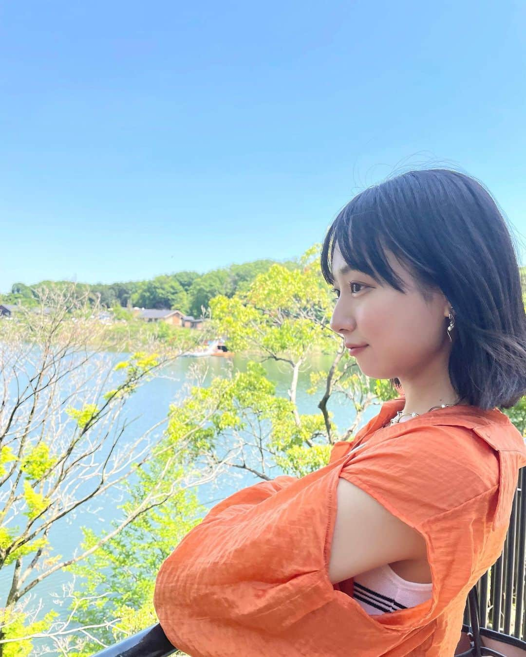 寺田真珠さんのインスタグラム写真 - (寺田真珠Instagram)「🍃  GW満喫してますか？☁️☁️  久しぶりにこのシャツ着たかもっ  #ootd #fashion #heather #ヘザー #春服コーデ #春服 #春コーデ #オレンジコーデ #シャツコーデ #シャツ #shirt #shirtstyle #ミディアムボブ #ボブ #hair #美容 #癒される風景 #飯能 #飯能市 #gw #高身長コーデ #168 #骨格ナチュラル #ブルべ #ムーミンバレーパーク #ムーミン谷 #ムーミン」5月6日 14時48分 - shinju_terada