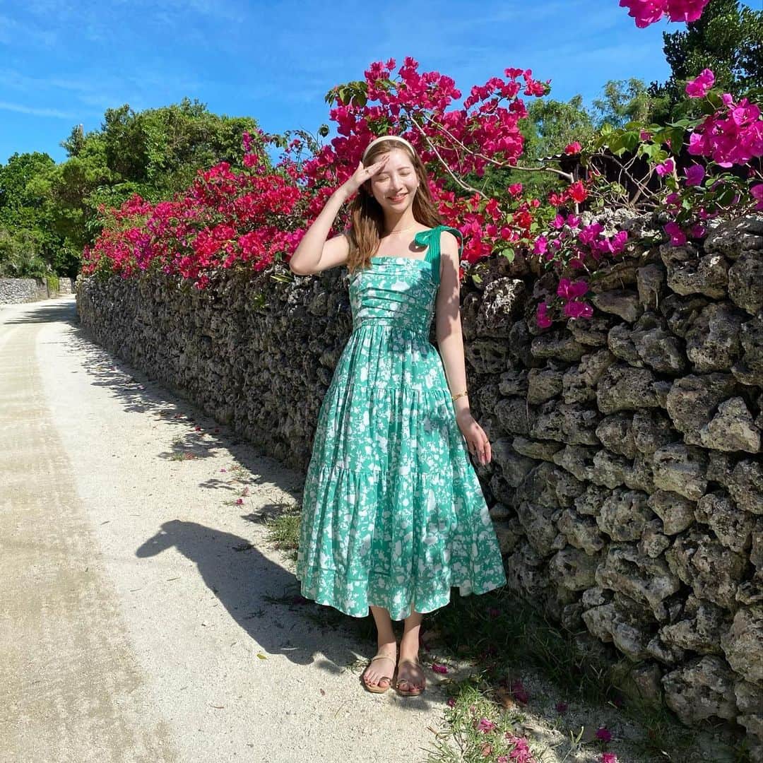 尾﨑美紀さんのインスタグラム写真 - (尾﨑美紀Instagram)「太陽サンサンでおでこつるぴか☀️ そしてこれ無加工なんだけど、スキンケア頑張ってるからお肌つるぴかで嬉しい👼🏻 @phoebe_beautyup 🧡 今日も素敵な1日を🫶🏻  dress @_estella.k_ 👗」5月6日 9時30分 - mikiozaki_