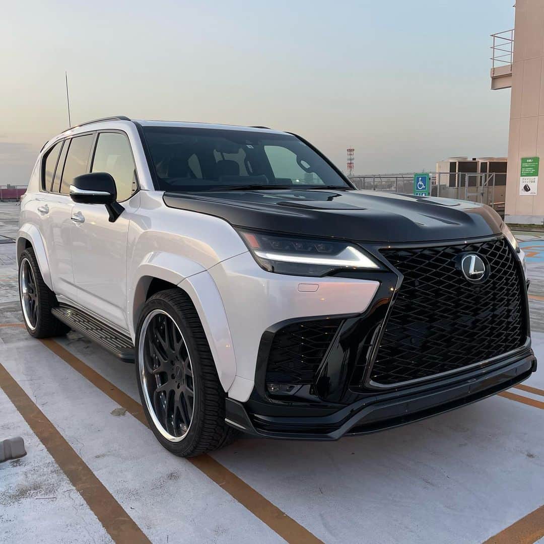 Spirits Artisanのインスタグラム：「New build! LEXUS LX600 FSPORT installed Artisan spirits multi component body kit with Carbon version + New full titanium 4tail exhaust on Motorfan festa2023!  -Front half spoiler(Carbon) -Front bumper garnish(Carbon) -Over fender kit +50mm -Roof spoiler(Carbon) -Rear gate spoiler(Carbon) -Rear half spoiler set(Carbon + FRP) -Bonnet hood with Duct(Carbon) -Full titanium center pipe -Full titanium exhaust system 4tail version -Forged multi piece wheel CORART A7 24inch  Special Thanx for @yokohama.rubber_jp  USA : @evasivemotorsports @butlertire Canada : @advanced_auto_salon @otto.auto.service China : #bondchina Hong kong : @nigeljdmparts Taiwan : #車庫小舗 Russia : @suv.project Kazakhstan : @spoiler.kz Indonesia : @premierautowerkz Philippine : @jworksunlimited @artisanspiritsph Singapore : @mwsautoworks Thailand : @prodriveshop India : @racetechindia Malaysia : @donloh2007 Bahrain : @kanooperformance Kuwait : @hamad_skyline UK : @streettracklife Australia : @import_monster @traum06996 @car_life_staff @sunyard @bondosaka #bondourawa @bondtokyo @bond_omiya @bondoiimura @ysr0443 @cs.forme_1 @office_k_tokyo @blitz_japan_official @artisan.ceravi @artisan.nobu  #artisanspirits #artisan #asms #lexus #lexususa #lexuslx #LX600 #fujispeedway #motorfanfesta #lexustuned」