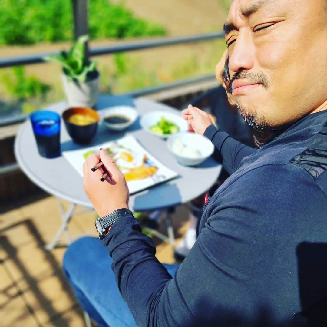 後藤洋央紀さんのインスタグラム写真 - (後藤洋央紀Instagram)「太陽の下で朝食。気持ちいいなぁ…」5月6日 9時34分 - goto_hirooki