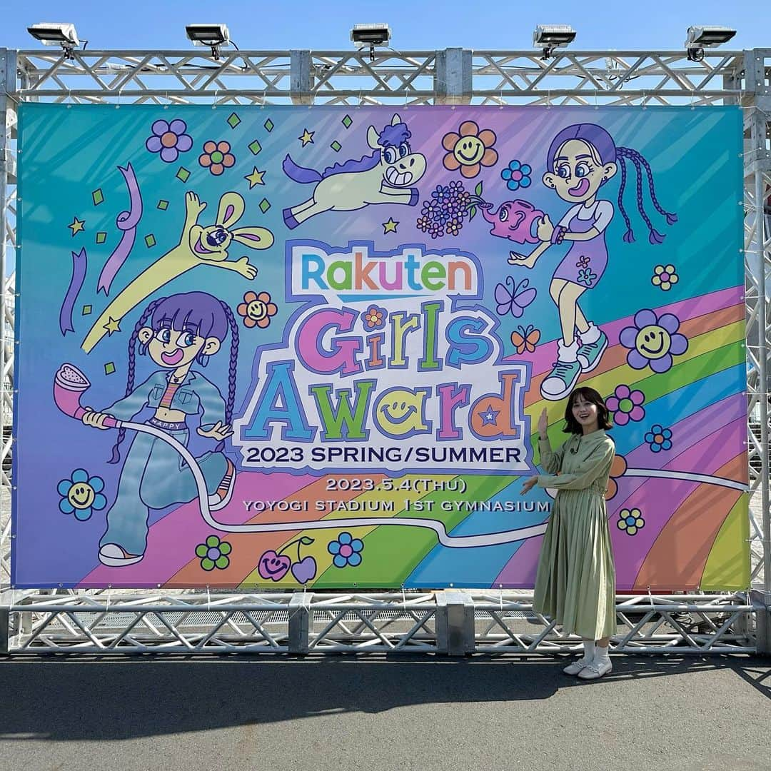 TBS「王様のブランチ」さんのインスタグラム写真 - (TBS「王様のブランチ」Instagram)「【「Rakuten GirlsAward 2023 SPRING/SUMMER」に潜入🎤】 .  ５月４日に開催されていた 「Rakuten GirlsAward 2023 SPRING/SUMMER」 にブランチが潜入👚 ４組の皆さんにインタビューさせていただきました👑  #HiHiJets の皆さん #山本舞香 ちゃん #村重杏奈 ちゃん #松元絵里花 ちゃん #鈴木美羽 ちゃん  ありがとうございました✨✨  #RakutenGirlsAward2023 #ガルアワ #ガルアワ2023 #榎本ゆいな #王様のブランチ #ブランチファミリー」5月6日 9時41分 - brunch_tbs