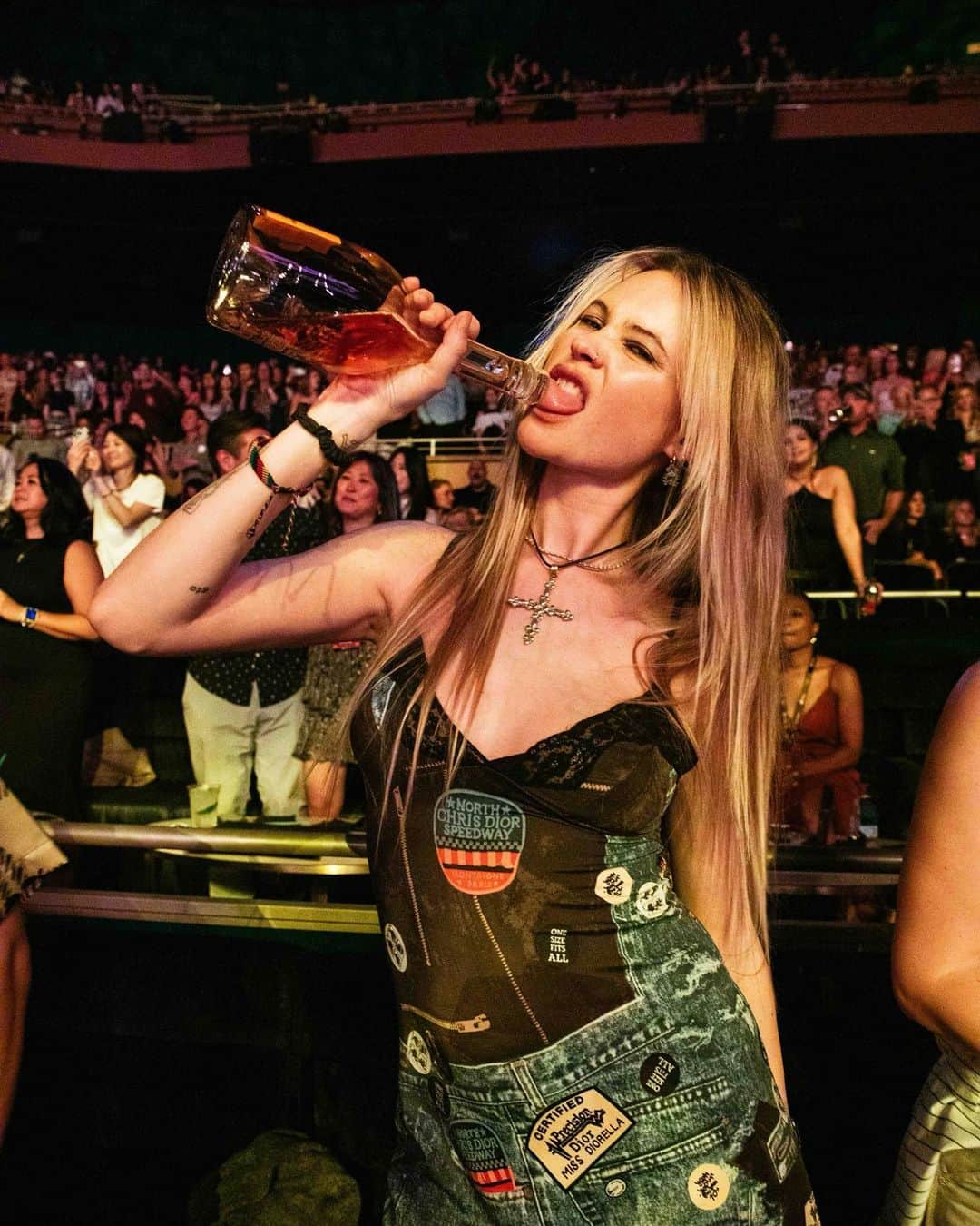 ベハティ・プリンスルーのインスタグラム：「🥃 cheers @calirosa #cincodemayo」
