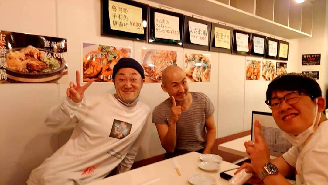 佐藤大さんのインスタグラム写真 - (佐藤大Instagram)「チーモン白井の気狂いライブ終わりで酒 インポッシブルえいじ、夫婦の時間山西、ベン山形と気狂いの毒気を抜きました。 #インポッシブルえいじ #ベン山形 #夫婦の時間山西 #グランジ大 #お笑いインパール作戦」5月6日 9時56分 - satodaidaidai