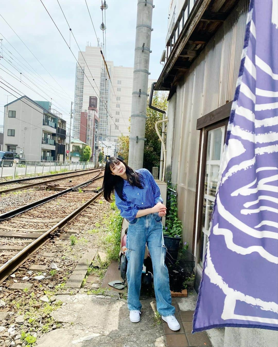 デコウトミリさんのインスタグラム写真 - (デコウトミリInstagram)「電車が来ない時はちょっとだけ外に出てもいいうどん屋さん🥺」5月6日 10時15分 - miridecouto