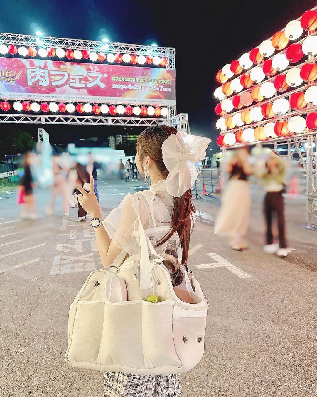 近藤沙瑛子のインスタグラム：「おはよう〜˙ᵕ˙  昨日の夜ご飯は肉フェスでした🍖 幸せだった、、  (また写真追加で載せる🐶)  #肉フェス #肉フェスお台場 #お台場」