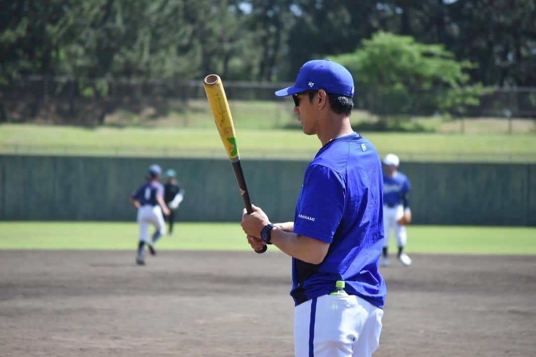 荒波翔のインスタグラム：「昨日は茅ヶ崎公園野球場にて野球教室でした⚾️  風が強かったですがたくさんの笑顔が見れて嬉しかった🤗  #野球教室  #茅ヶ崎  #野球 #サムバット」