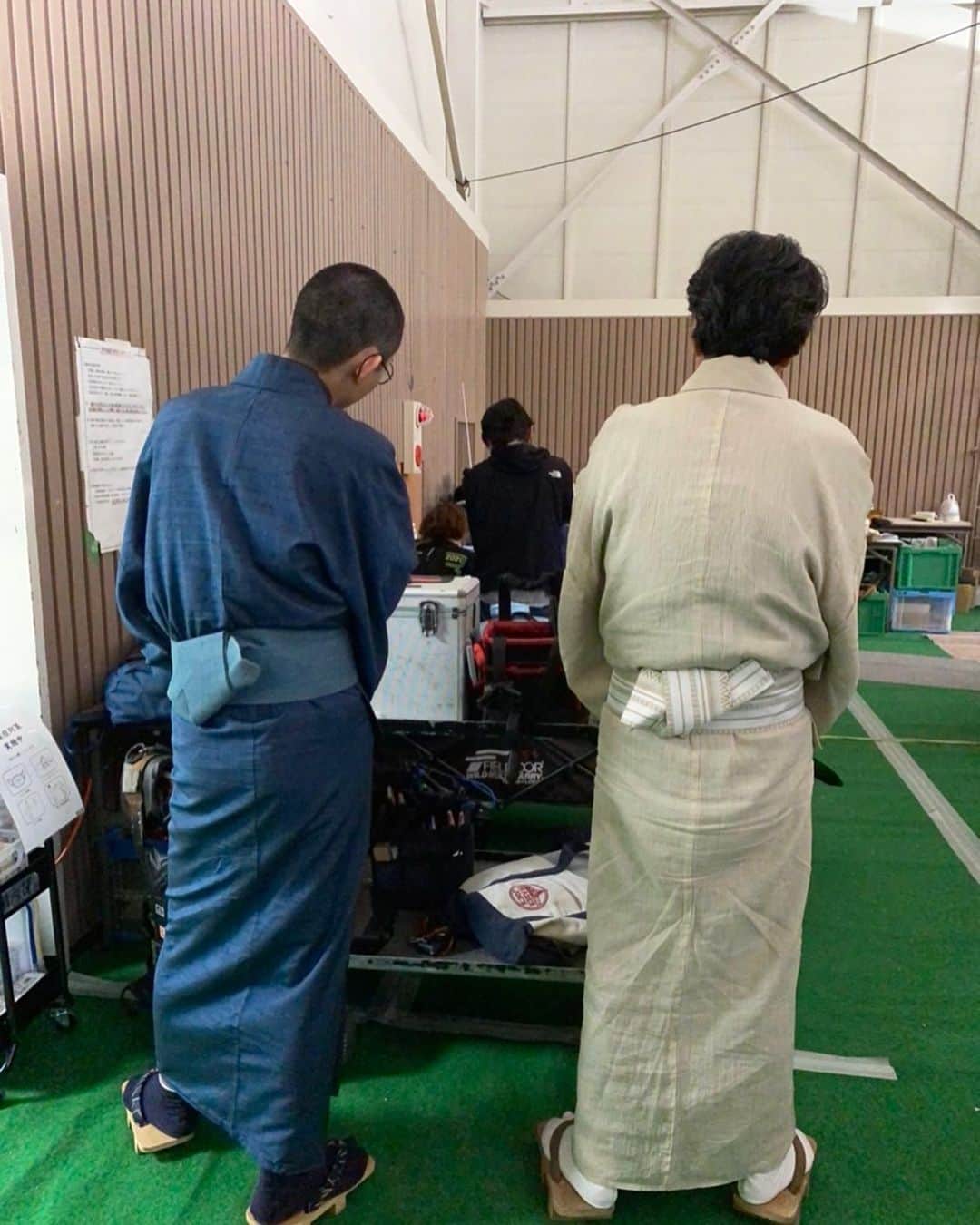 豊田裕大のインスタグラム：「5月5日の昨日は「銀河鉄道の父」初日舞台挨拶でした。  舞台裏で「緊張するね」と森さんと話していたら菅田さんも泯さんも緊張すると言っていてもう緊張しているままいこうと思ったり、  役所さんと坂井さんが向けてくれる笑顔が優しくて自分も笑顔になったり、  監督の最後の挨拶で皆さんと会える機会がもうなかなか無いんだと思い、少し寂しさを感じたりとそんな1日でした。  ただ初日から多くの方が映画館に足を運んでくださっていると聞き、それを登壇して目の当たりにして、友人からも連絡が入り、この作品と映画の力を感じた1日でもありました。 この作品がどうか多くの方々に届きますように。  #銀河鉄道の父」