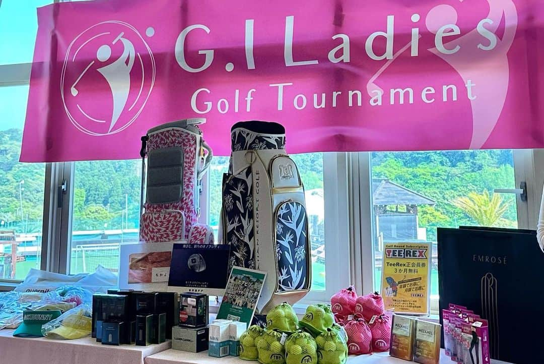 戸崎奈津さんのインスタグラム写真 - (戸崎奈津Instagram)「4/20のコンペ⛳️ ▶︎第一回G.I Ladies Golf Tournament @g.i_ladies_golf_tournament   集合写真が華やか🌸総勢２３名✨ 【総フォロワー120万超え】という ゴルフ女子インスタグラマー限定コンペ🏌️‍♀️  みんな美しくスマートなプレー、レベルの高さに驚きでした🥹⛳️結果は新ペリでなんとか11位🏆 楽しかった❤︎  幹事のお二人ありがとう🥰 @saori.kurosu @naho.golfyoga  また夏頃に第2回を開催するみたい✨  ご協賛企業様(超豪華✨) @hoapiligolf  @greenonjp  @vivaheartofficial  @sukiyakichikayo  @garden_clinic_official  @irishman.jp  @matt_emrose_official  @tobiemon_golf_  @noelreussir_official  @guernika_jpn  @club_onoff  @mezamel_official  @teerexgolf.official  @cpggolf_official  @camelresort  @slimwalk_pip  @noraneco_datsumo  @kan.izawa.patent.office.1930   かっこいい写真は　@manacame_golf さん📸 ありがとうございました☺️  #ゴルフゴルフウェア #ゴルフ #ゴルフコーディネート #cervagolf #韓国ゴルフウェア #golf #golfr #golflife #golffashion #골프웨어 #골프여자　#golfwear  #ゴルフ女子 #ゴルフコルぺ #インスタゴルフ #」5月6日 11時03分 - naa_tsu0827