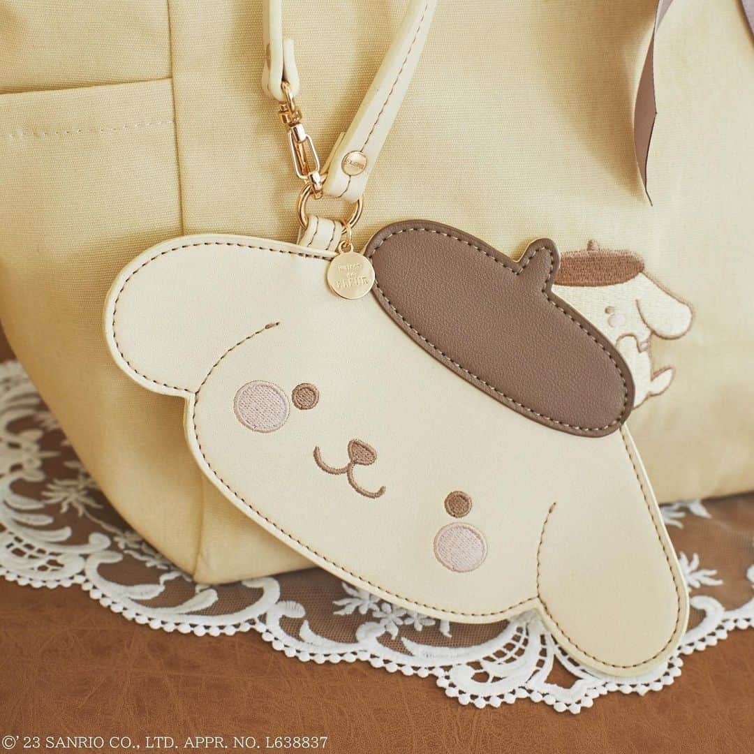 maisondefleur_pressさんのインスタグラム写真 - (maisondefleur_pressInstagram)「. ＼明日5/7(sun)が受注受付最終日！／   Maison de FLEUR × ポムポムプリン   4/16(sun)のポムポムプリンの お誕生日を記念した特別アイテムを 明日5/7(sun)23:59まで公式通販ストライプクラブ、 ZOZOTOWNにて受注受付中🍮💐    ポムポムプリンをイメージした黄色いカラーの サイドポケットトートバッグには、 前面にベビーのポムポムプリンを刺繍✨  ベレー帽のブラウンカラーのリボン付き🎀   ミニショルダーバッグは、ベージュの ギンガムチェック生地にベビーの ポムポムプリンとおしゃぶりを付けたマフィンが♪   ポムポムプリンの顔型のパスケースは、 ICカードはもちろん、チェキを入れても可愛い！   ポムポムプリンと一緒におでかけしませんか？✨    ■受注詳細 ＜受注期間＞ 明日5/7(sun)23:59まで   ＜お届け予定＞ 7月下旬～8月中旬ごろ   ■商品詳細 ・ポムポムプリン サイドポケットトートバッグ ￥6,600 ・ポムポムプリン ミニショルダーバッグ ￥6,900 ・ポムポムプリン パスケース ￥4,800   ※全て税込み価格表記です。 ※撮影はサンプルで行っております。 実際にお届けする商品とカラーやサイズが 多少異なる場合がございますのでご了承ください。   #maisondefleur #メゾンドフルール#limited #sanrio #サンリオ#コラボレーション #コラボアイテム #サンリオコラボ #コラボレーションアイテム #トートバッグ #ショルダーバッグ #ポーチ #パスケース#ICカード#カードケース #giftforher #kawaiibag #cutebags #귀여워 #가방 #선물 #생일선물 #일본#산리오#三丽鸥」5月6日 11時12分 - maisondefleur_press