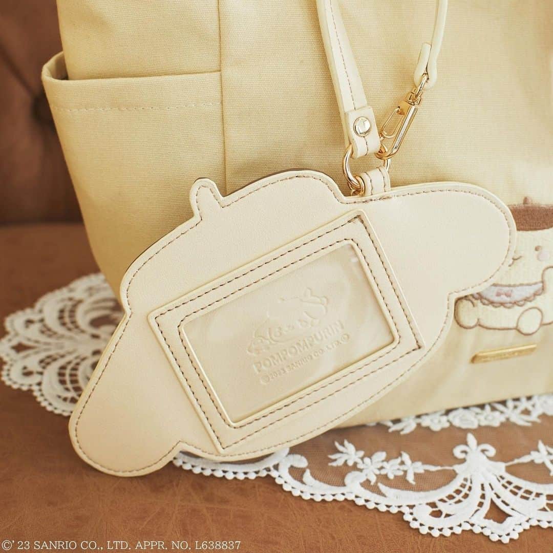 maisondefleur_pressさんのインスタグラム写真 - (maisondefleur_pressInstagram)「. ＼明日5/7(sun)が受注受付最終日！／   Maison de FLEUR × ポムポムプリン   4/16(sun)のポムポムプリンの お誕生日を記念した特別アイテムを 明日5/7(sun)23:59まで公式通販ストライプクラブ、 ZOZOTOWNにて受注受付中🍮💐    ポムポムプリンをイメージした黄色いカラーの サイドポケットトートバッグには、 前面にベビーのポムポムプリンを刺繍✨  ベレー帽のブラウンカラーのリボン付き🎀   ミニショルダーバッグは、ベージュの ギンガムチェック生地にベビーの ポムポムプリンとおしゃぶりを付けたマフィンが♪   ポムポムプリンの顔型のパスケースは、 ICカードはもちろん、チェキを入れても可愛い！   ポムポムプリンと一緒におでかけしませんか？✨    ■受注詳細 ＜受注期間＞ 明日5/7(sun)23:59まで   ＜お届け予定＞ 7月下旬～8月中旬ごろ   ■商品詳細 ・ポムポムプリン サイドポケットトートバッグ ￥6,600 ・ポムポムプリン ミニショルダーバッグ ￥6,900 ・ポムポムプリン パスケース ￥4,800   ※全て税込み価格表記です。 ※撮影はサンプルで行っております。 実際にお届けする商品とカラーやサイズが 多少異なる場合がございますのでご了承ください。   #maisondefleur #メゾンドフルール#limited #sanrio #サンリオ#コラボレーション #コラボアイテム #サンリオコラボ #コラボレーションアイテム #トートバッグ #ショルダーバッグ #ポーチ #パスケース#ICカード#カードケース #giftforher #kawaiibag #cutebags #귀여워 #가방 #선물 #생일선물 #일본#산리오#三丽鸥」5月6日 11時12分 - maisondefleur_press