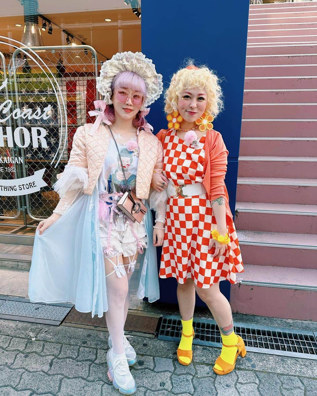 Etsuna otsukAさんのインスタグラム写真 - (Etsuna otsukAInstagram)「しおちゃんと💓ハンドメイドアクセサリーはかわいすぎます😍  #harajukufashion #harajukustyle #snap #streetsnap #harajukustyle #harajuku #streetfashion #streetstyle  #LolitaFashion #JapaneseStreetwear #streetstyle #oversizedfashion #streetfashion #fashion #style #streetsnaps #HarajukuFashion #JapaneseFashion #JapaneseStreetFashion #JapaneseStreetStyle #Japan #Tokyo #TokyoFashion #原宿 #kawaiifashion #y2k」5月6日 11時08分 - etsunaotsuka