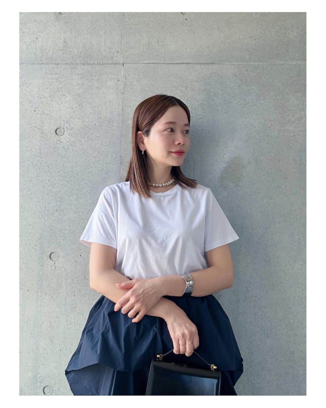 高山直子さんのインスタグラム写真 - (高山直子Instagram)「華やかなスカートはシンプルな白T合わせがいい♡ とにかく着心地が良いです☺️  #きょうのふく」5月6日 11時15分 - nao_70koro