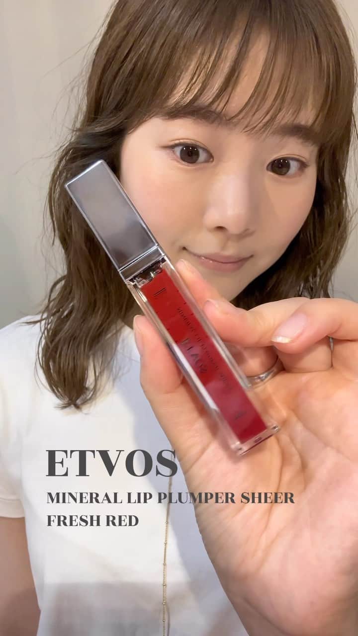 のインスタグラム：「. @etvos.jp リッププランパーシアー 唇ぷっくり透け感ある発色、、かわいい、、  春夏は軽やかに涼しげなメイクがしたくなるから このリップぴったりだね👌🌿  他の色味も可愛すぎて迷って迷ってこの色にしたけど 全色欲しくなるな、、🥺 . #リップ #メイク #エトヴォス #リッププランパー #メイク動画 #メイクアップ #化粧 #コスメ #makeup #etvos #minerallipplumpersheer #lip #cosmetics #lipplumper #beauty」
