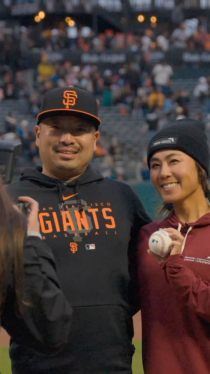 ダニエル・カングのインスタグラム：「STRIKE! 🔥 San Francisco born @daniellekang with a perfect first pitch at the @sfgiants game! ⚾️」