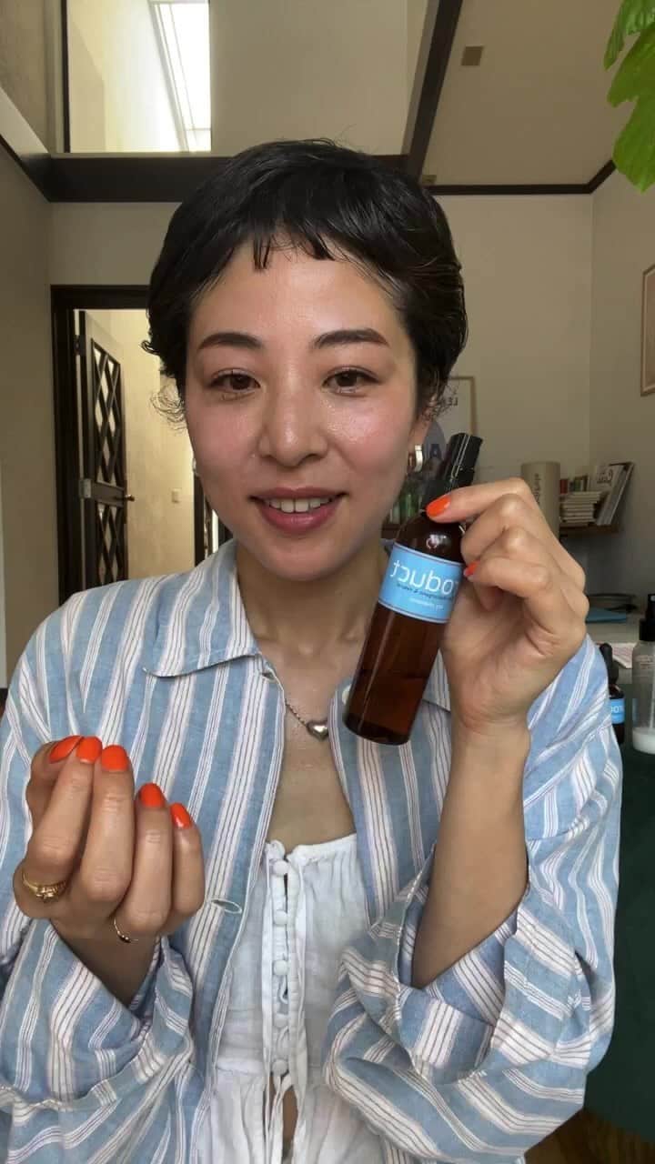 福本敦子のインスタグラム：「@theproduct.jp  基礎アイテム Back to Basic 講座🌟🌟 おすすめアイテム 🟡ヘアワックス（ブルーのやつ） 🟡ドライシャンプー  🟡フェイシャルクレンザー 🟡ローズヒップエキス 🟡スキャルプリバイタライザー 送料無料キャンペーン 5/31まで😉」