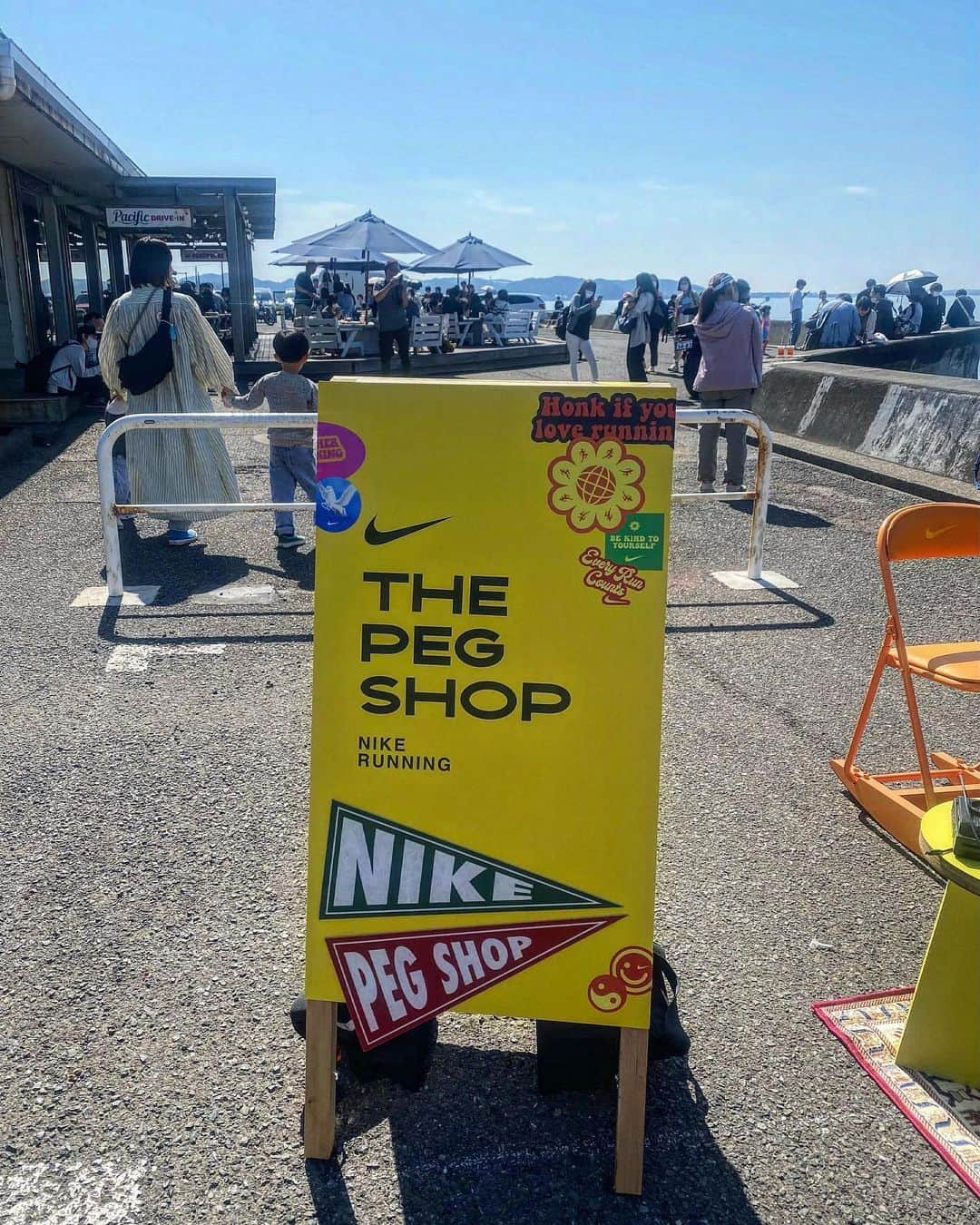 勝俣水稀さんのインスタグラム写真 - (勝俣水稀Instagram)「ㅤㅤㅤㅤㅤㅤㅤㅤㅤㅤㅤㅤㅤ ㅤㅤㅤㅤㅤㅤㅤㅤㅤㅤㅤㅤㅤ 5/3 THE PEG SHOP VAN TOUR @ Pacific DRIVE-IN ㅤㅤㅤㅤㅤㅤㅤㅤㅤㅤㅤㅤㅤ 私も昔から大好きなシューズPEGASUSの 40周年をお祝いしたツアーにて キックオフセッションをリードしました！🫶 ㅤㅤㅤㅤㅤㅤㅤㅤㅤㅤㅤㅤㅤ 富士山が綺麗に見える最高の天気の中 砂浜を含む往復約7kmのランニング🏃‍♀️ ㅤㅤㅤㅤㅤㅤㅤㅤㅤㅤㅤㅤㅤㅤㅤㅤㅤㅤㅤㅤㅤㅤㅤㅤㅤㅤ 走り終わった後は @pacificdrivein の 美味しいドリンクとフードでブランチ🥤 ㅤㅤㅤㅤㅤㅤㅤㅤㅤㅤㅤㅤㅤ やっぱり湘南ランは最高に楽しい！！ ありがとうございました🌞 ㅤㅤㅤㅤㅤㅤㅤㅤㅤㅤㅤㅤㅤ #lolruncrew#niketokyo」5月6日 12時01分 - km_zukky