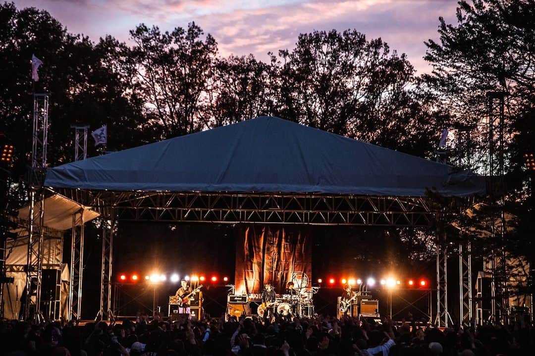 のインスタグラム：「【LIVE PHOTO】 ⁡ “ARABAKI ROCK FEST.23” 4/30(日)みちのく公園北地区 エコキャンプみちのく HATAHATA STAGE ⁡ #nothingscarvedinstone #ナッシングス #ncis #silversunrecords #ARABAKI」