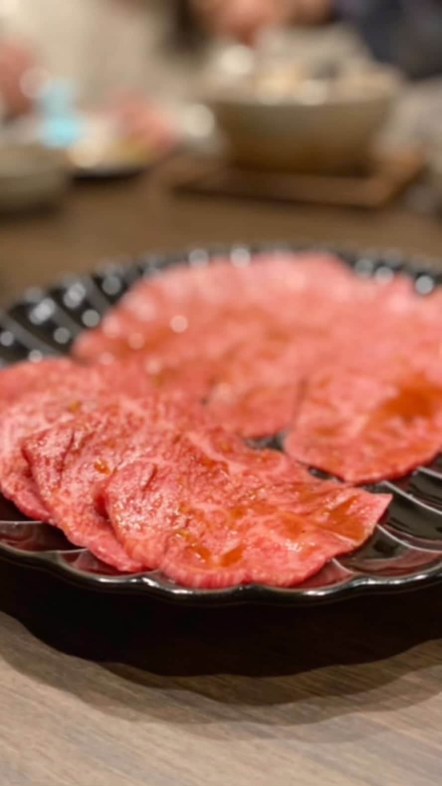 東京肉レポートのインスタグラム：「If you live close to Nerima area, try newly opened “Yaoki” ! They offer authentic Wagyu yakiniku at relatively reasonable prices ! Haramisuji-Isobeage (Deep fried Wagyu outside skirt tendon) is my favorite !  石神井公園駅から少し歩いたところにある｢やおき｣！正肉の特選盛り合わせはマスト！一頭買いした黒毛和牛の様々な部位を楽しめます！ハラミ筋の磯辺揚げはふわっとした食感と海苔の香ばしさがたまらない他では食べられない絶品メニュー！オープンしたばかりなのにこのクオリティは今後が楽しみでしかたありません！  価格帯：5,000〜8,000円 オススメメニュー：特選盛り合わせ、ハラミ筋の磯辺揚げ  #やおき #石神井公園 #石神井公園グルメ #練馬グルメ #練馬焼肉 #焼肉 #肉 #和牛 #牛 #グルメ #東京肉レポート #肉レポ #yaoki #shakujiikoen #tokyo #tokyogourmet #japanfood #yakiniku #teppanyaki #wagyu #steak #beef #instafood #food #foodie #barbecue #bbq #tokyo #tokyo_wagyu_report」