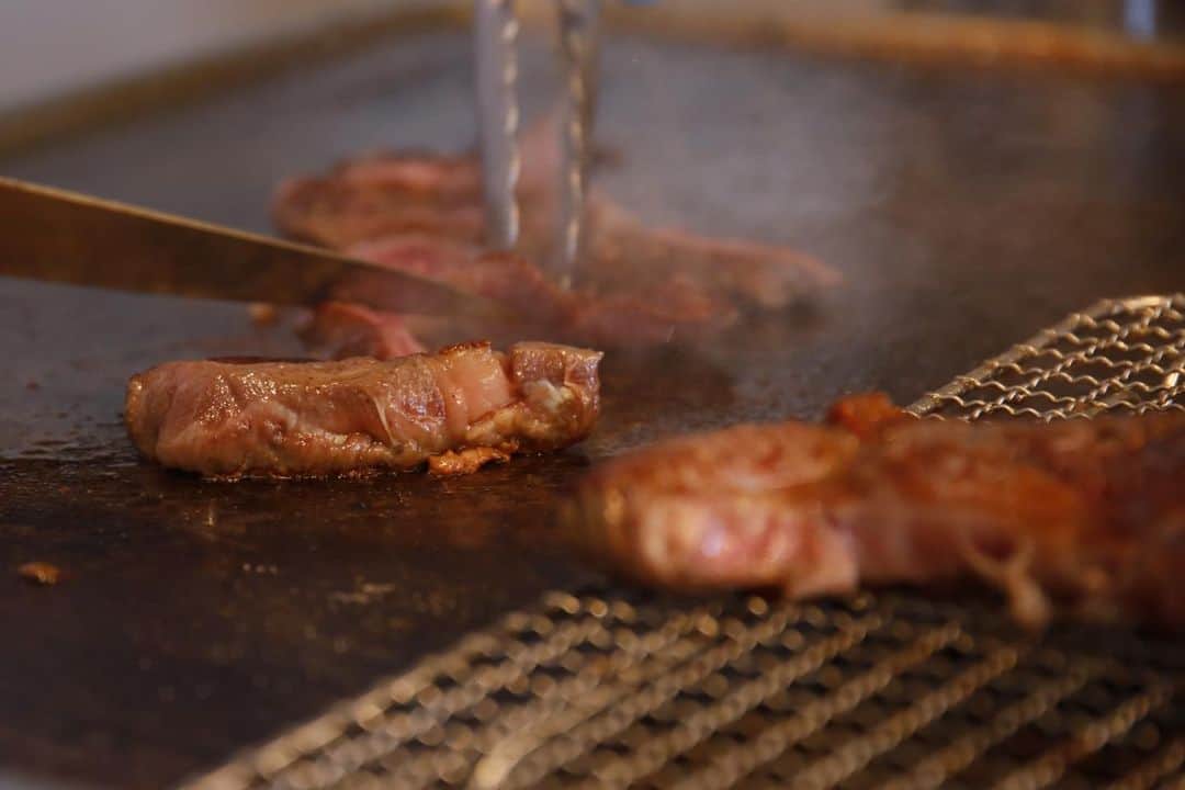 【公式】ホテルマリノアリゾート福岡さんのインスタグラム写真 - (【公式】ホテルマリノアリゾート福岡Instagram)「＼いよいよ明後日から🍖／ 5/8～START✨ BBQ＆絶品肉料理フェア開催🍖 絶賛　予約受付中です🌷  今回の目玉は、 牛ステーキ・ポーク・チキンなどお肉いろいろ✨ オープンキッチンの鉄板でシェフが目の前で焼きたてを。  大人気！その場で詰める出来立てサクサクシュークリームも引き続き登場です。  ヨットハーバーを眺めながら ごゆっくりとお楽しみください。  いちごもステーキも食べ放題フェアは 3/1～4/28までです！  ▶️ご予約は公式HPより TEL 092-895-5511 @marinoa_resort_fukuoka  #ホテルマリノアリゾート福岡 #マリノアリゾート #リゾート #福岡グルメ #福岡ランチ #福岡観光 #マリノアシティ #マリノアシティ福岡 #福岡レストラン #福岡カフェ #福岡スイーツ #福岡市西区  #ランチブッフェ #ブッフェ #シュークリーム #ホテルランチブッフェ  #ステーキ食べ放題ビュッフェ」5月6日 12時12分 - marinoa_resort_fukuoka